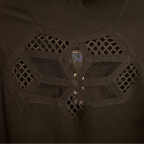 Cyrus Black Long Sleeve Front Cutout Detail Top Size M - Picture 3 of 5